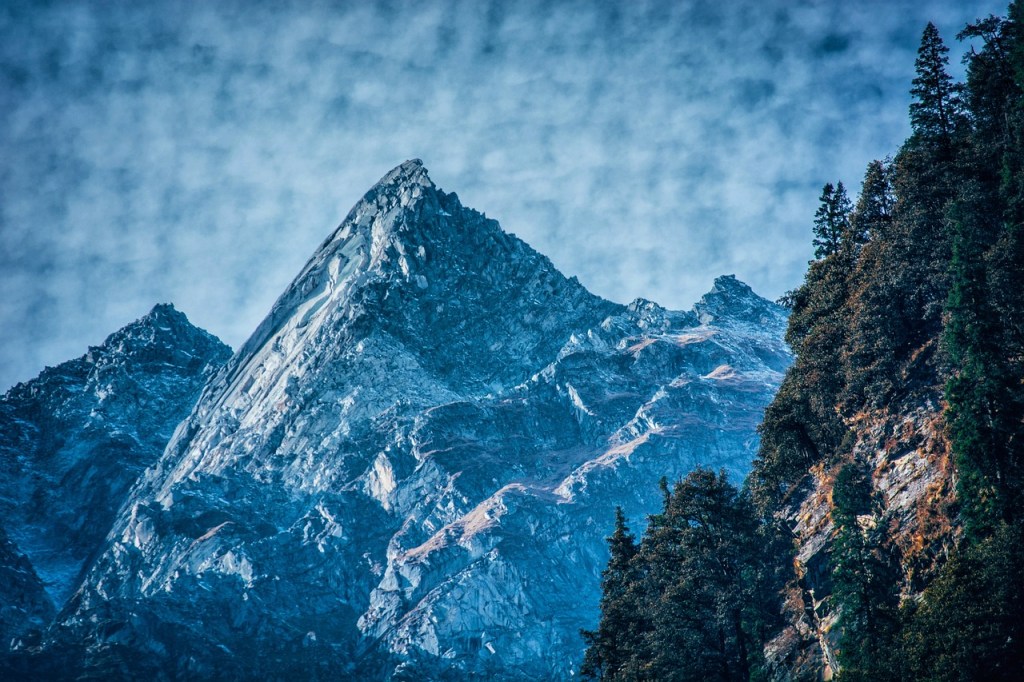 Guwahati to Manali package: A perfect trip plan to experience the wonders of nature in&nbsp;Himachal